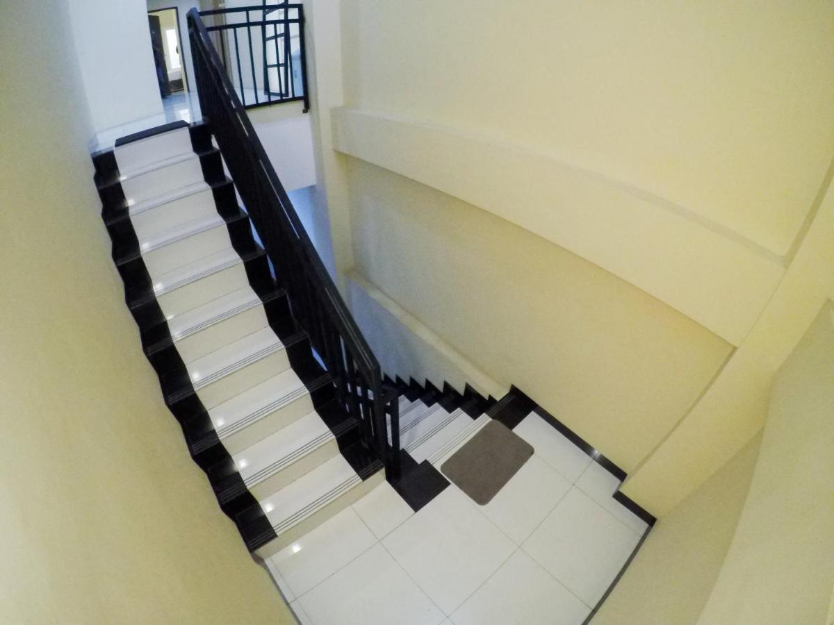 City Residence Kutai 32 Surabaya Exteriör bild